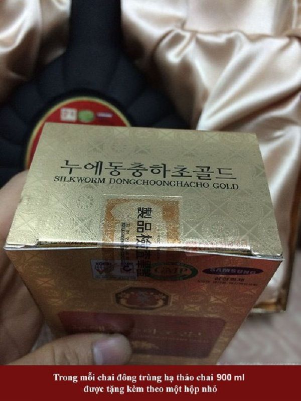 Sản phẩm được tặng kèm trong chai tinh chất đông trùng hạ thảo